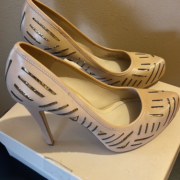 BCBG Eneration size 9 Mojave/Gold - Picture 2 of 7